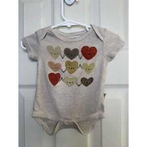 Rabbit + Bear Baby Bodysuit 0–3 Months Short Sleeve Hearts Beige Emily & Oliver